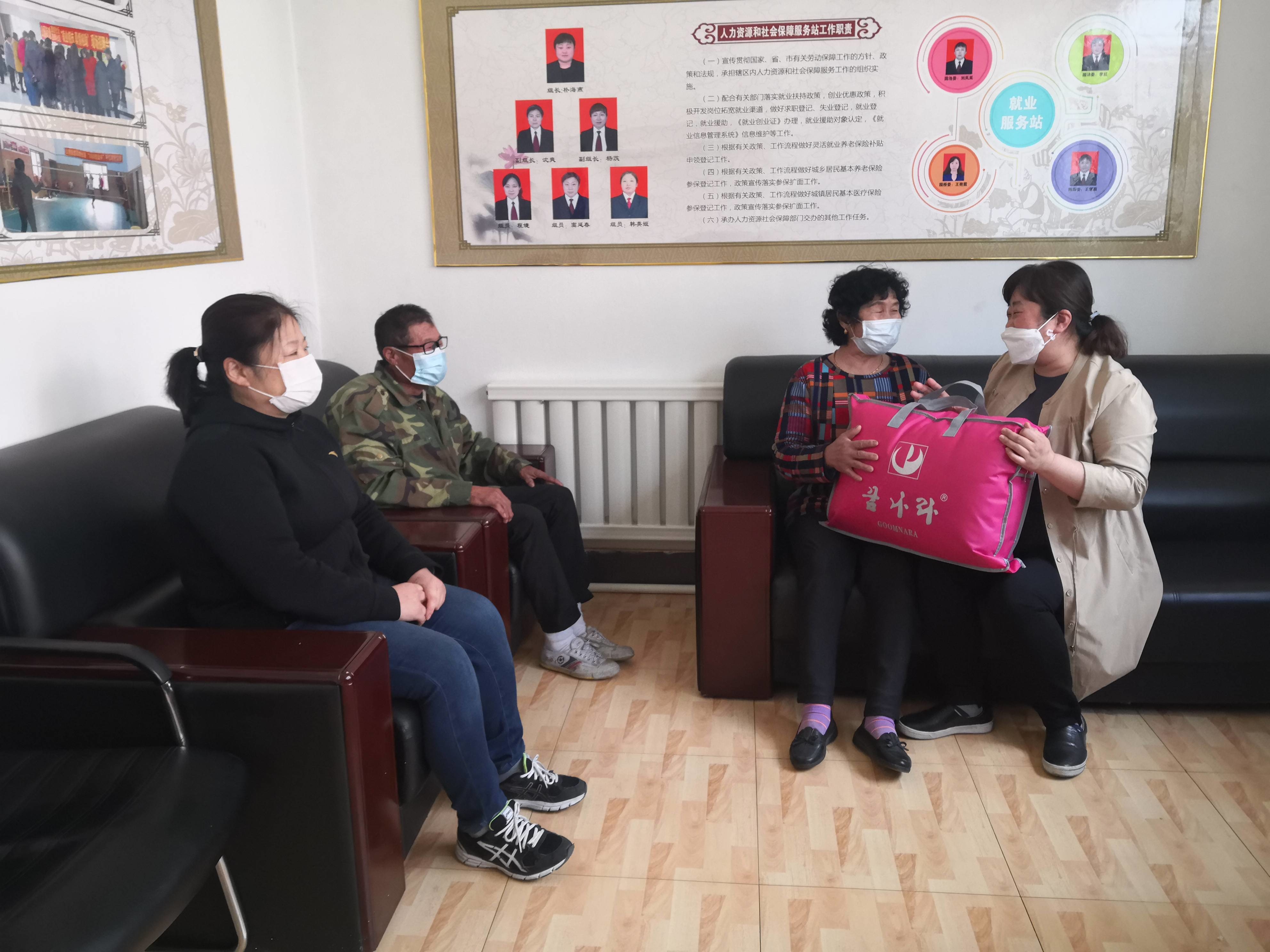 园纺社区走访慰问困难群众