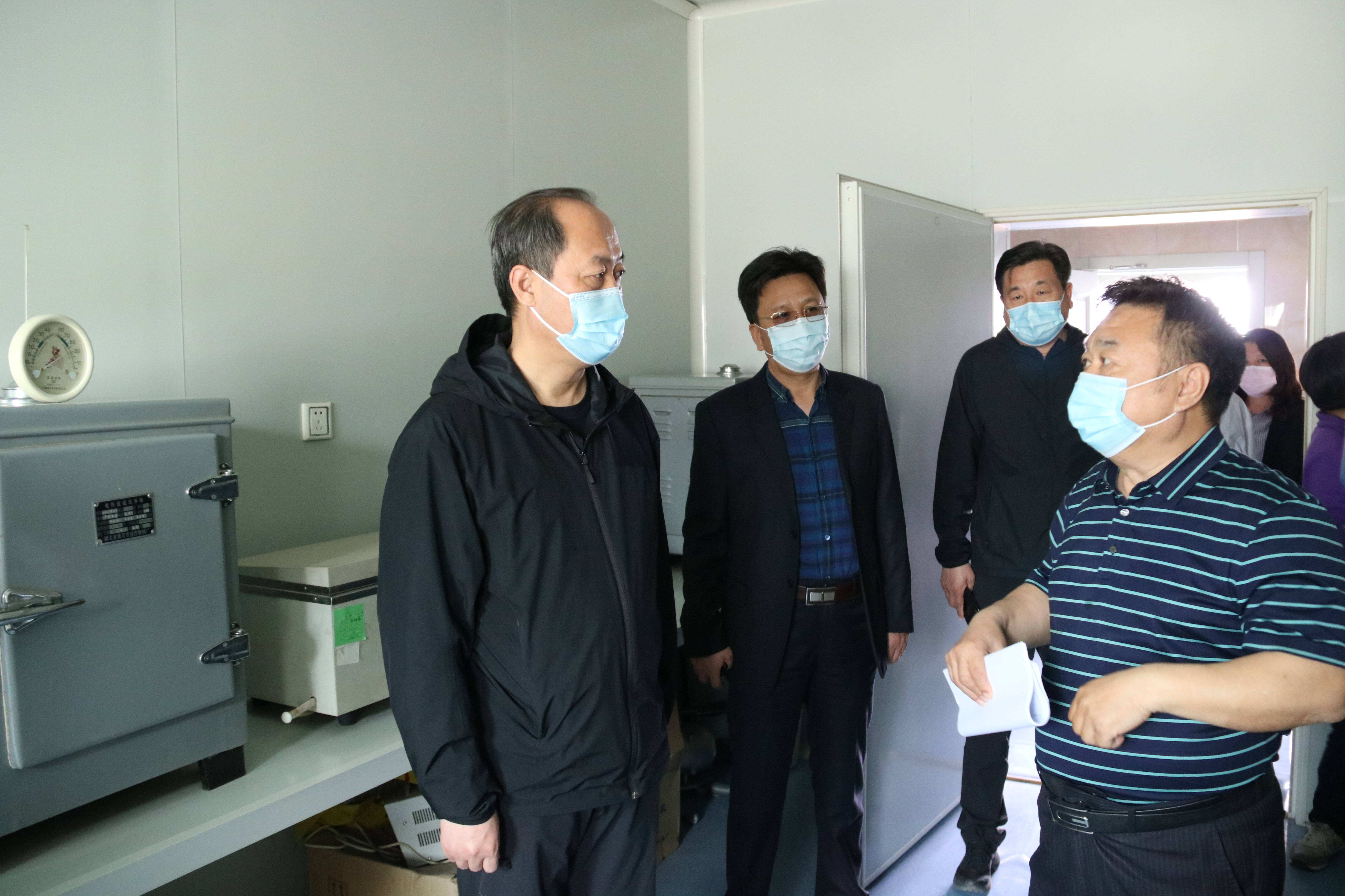 陈德明深入集中隔离医学观察点及新建核酸检测实验室检查指导疫情防控工作