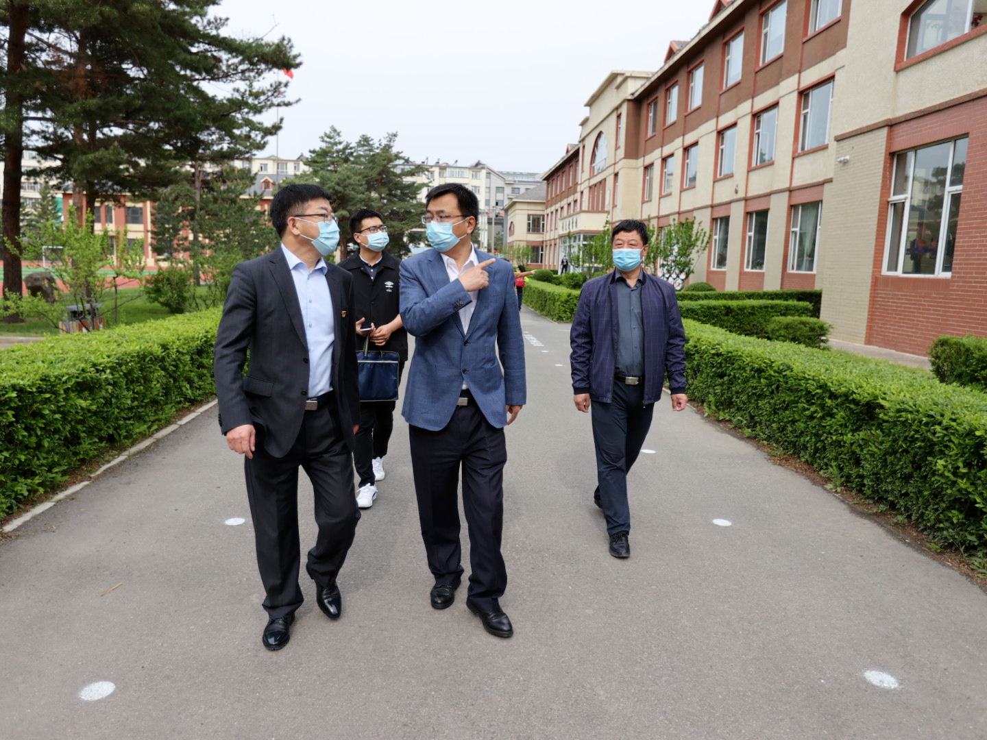 长白山教科局多措并举推进中小学校全面复学复课工作
