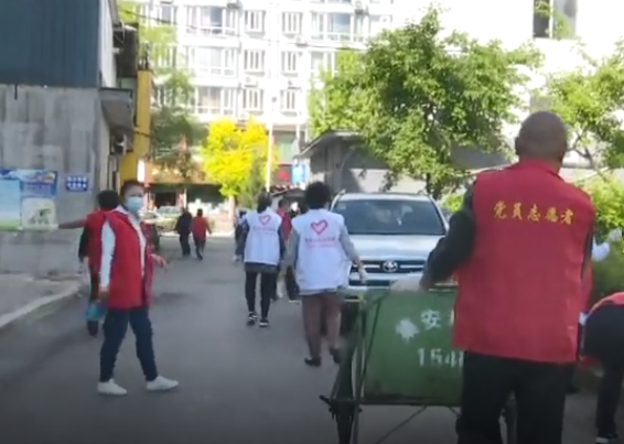 集安团结街道育才社区：助力创城在行动，护绿保洁进行时