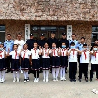 和边防警察叔叔一起过“端午”