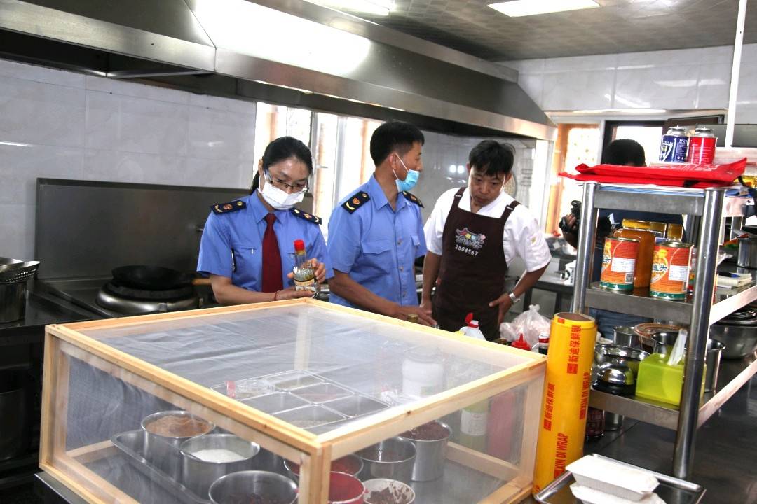 延吉市市场监督管理局开展城乡结合部山庄餐饮食品安全检查