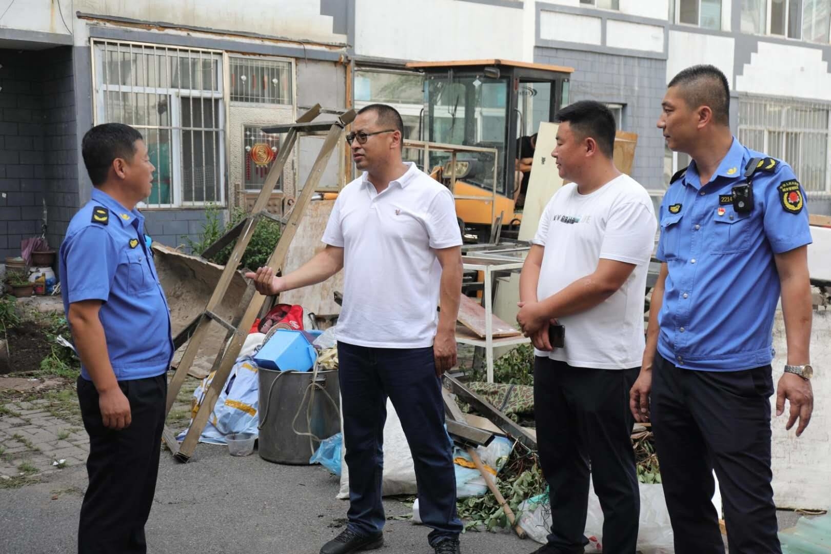 集安：拆除私搭乱建  助推老旧小区改造工作