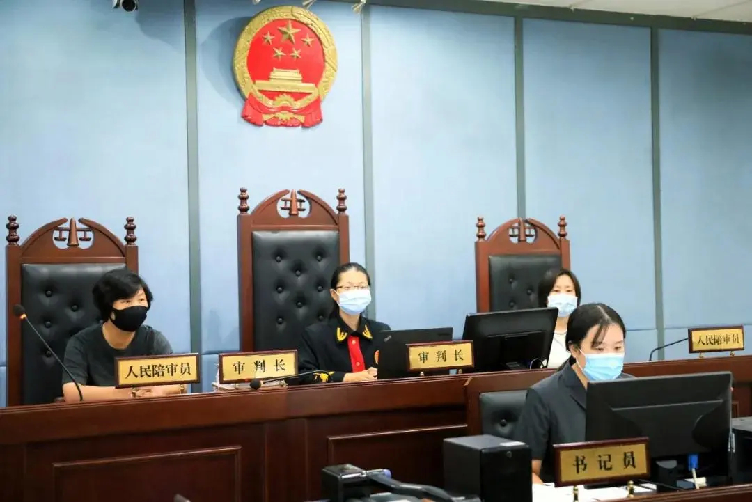 万象 | 高速公路上倾倒垃圾，货车司机被判刑！