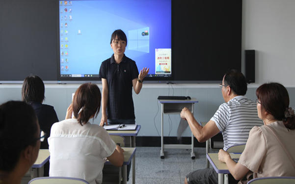 【部门动态】龙井实验小学召开新一代纳米多媒体设备使用培训会