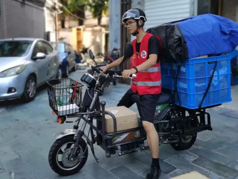 “您好，我是聋人配送员，您的快递到了！”