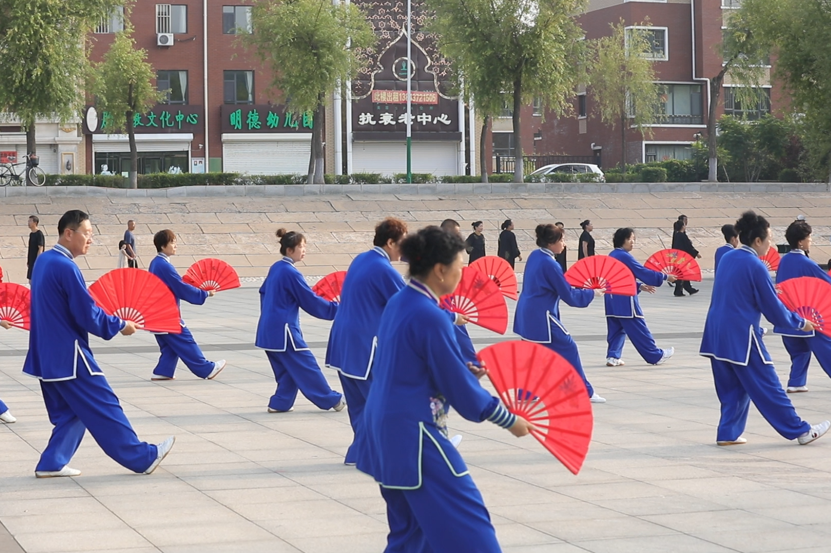 【武术协会滨河公园太极拳分会】太极功夫扇