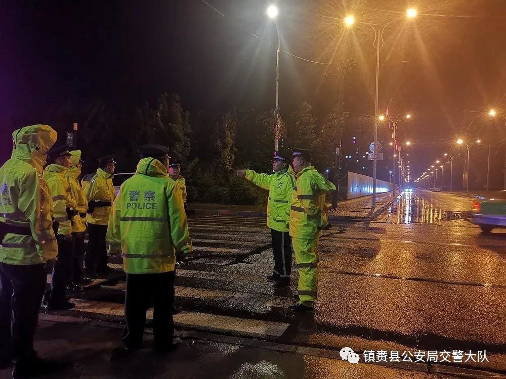 镇赉交巡警全力迎战台风暴雨