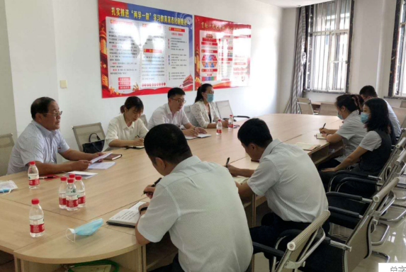 张铁钢指导包保薄弱支部开展集中学习