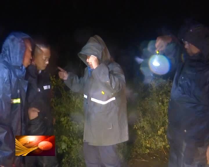 卓日格连夜检查各乡镇（场）防汛防台风工作