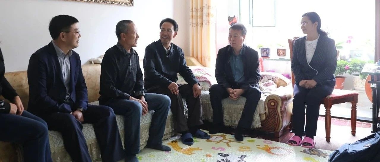 管委会领导走访慰问辖区退休教师