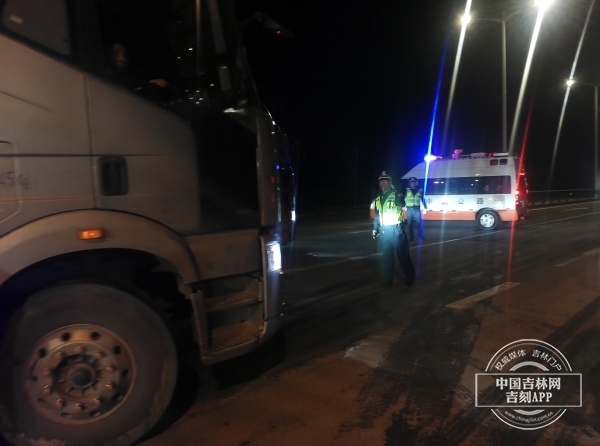 “路警联合”专项整治行动 13辆货运车辆超限超载等违法行为被查获
