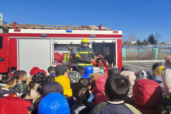 依兰幼儿园开展“消防安全记心间”安全教育活动