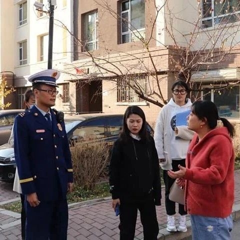 池北消防大队联合多部门开展居民住宅消防通道安全清理工作