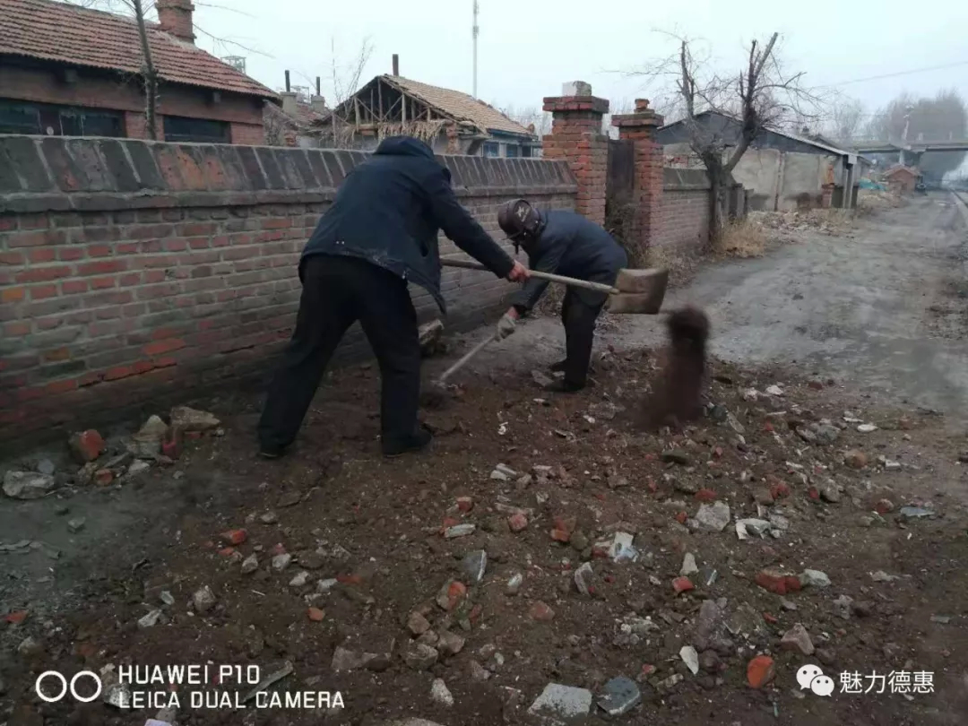 街拍德惠（二十六）为修补道路老人点赞！