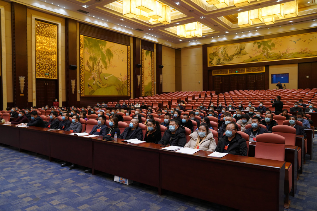 前郭县领导看望出席第十八届人民代表大会第五次会议的人大代表