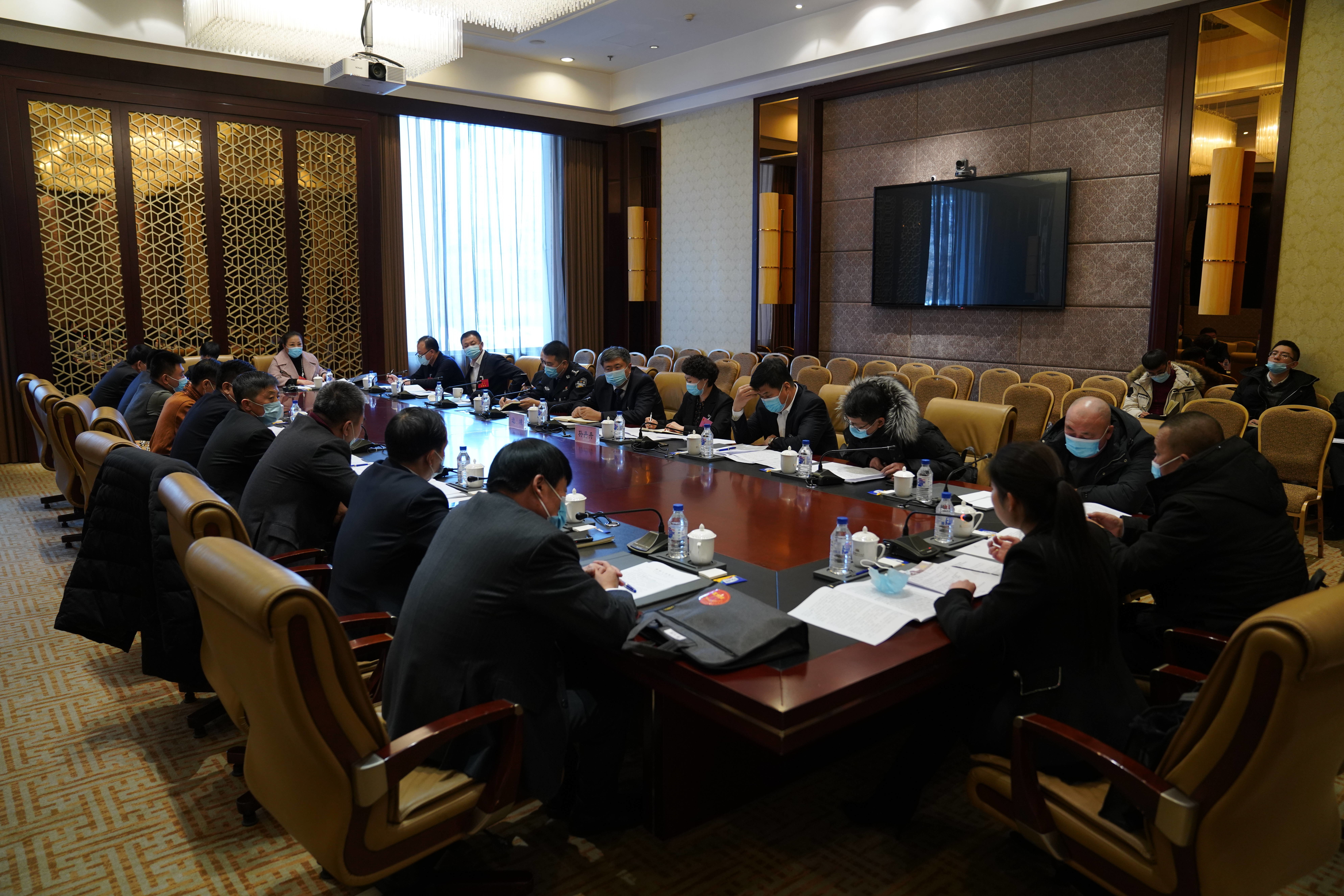 前郭县第十八届人民代表大会第五次会议代表团进行分组讨论