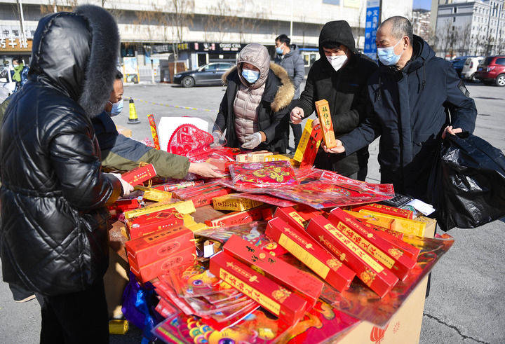 吉林通化：露天市集备年货