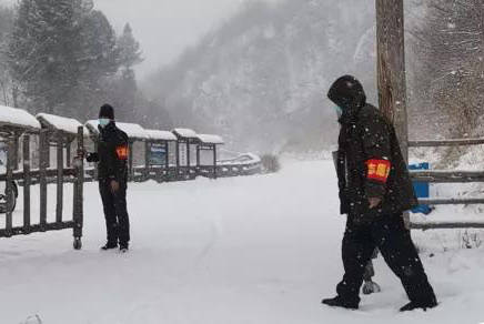 临江市松岭雪村全力做好疫情防控工作