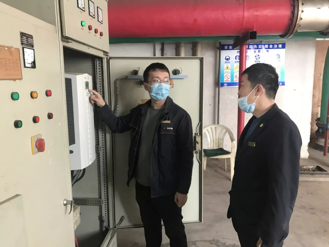 春节期间：坚守岗位的供暖人