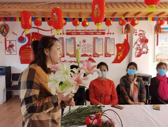 工农社区“花样女人”插花会迎接“三八”国际劳动妇女节