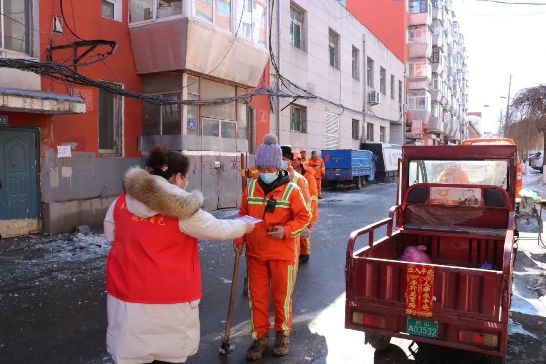 临江市文成社区妇联开展关心关爱妇女活动