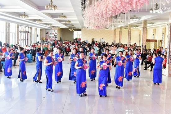 敦化市广场舞总会举办庆三八文艺演出