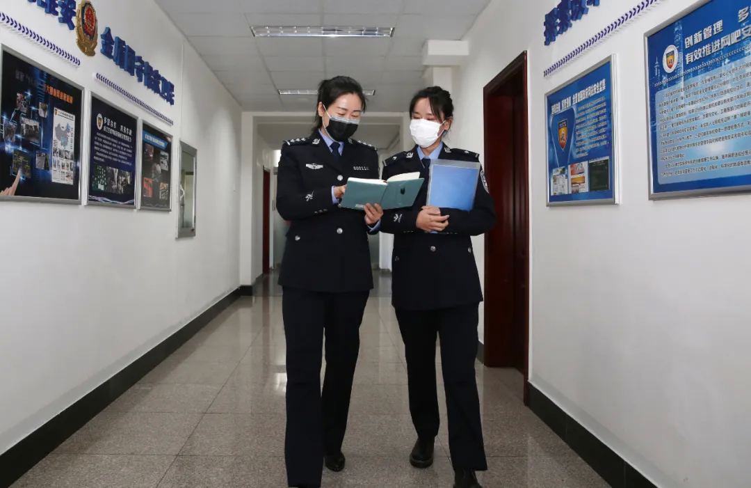 市公安局：不负芳华 致敬警营里的铿锵玫瑰