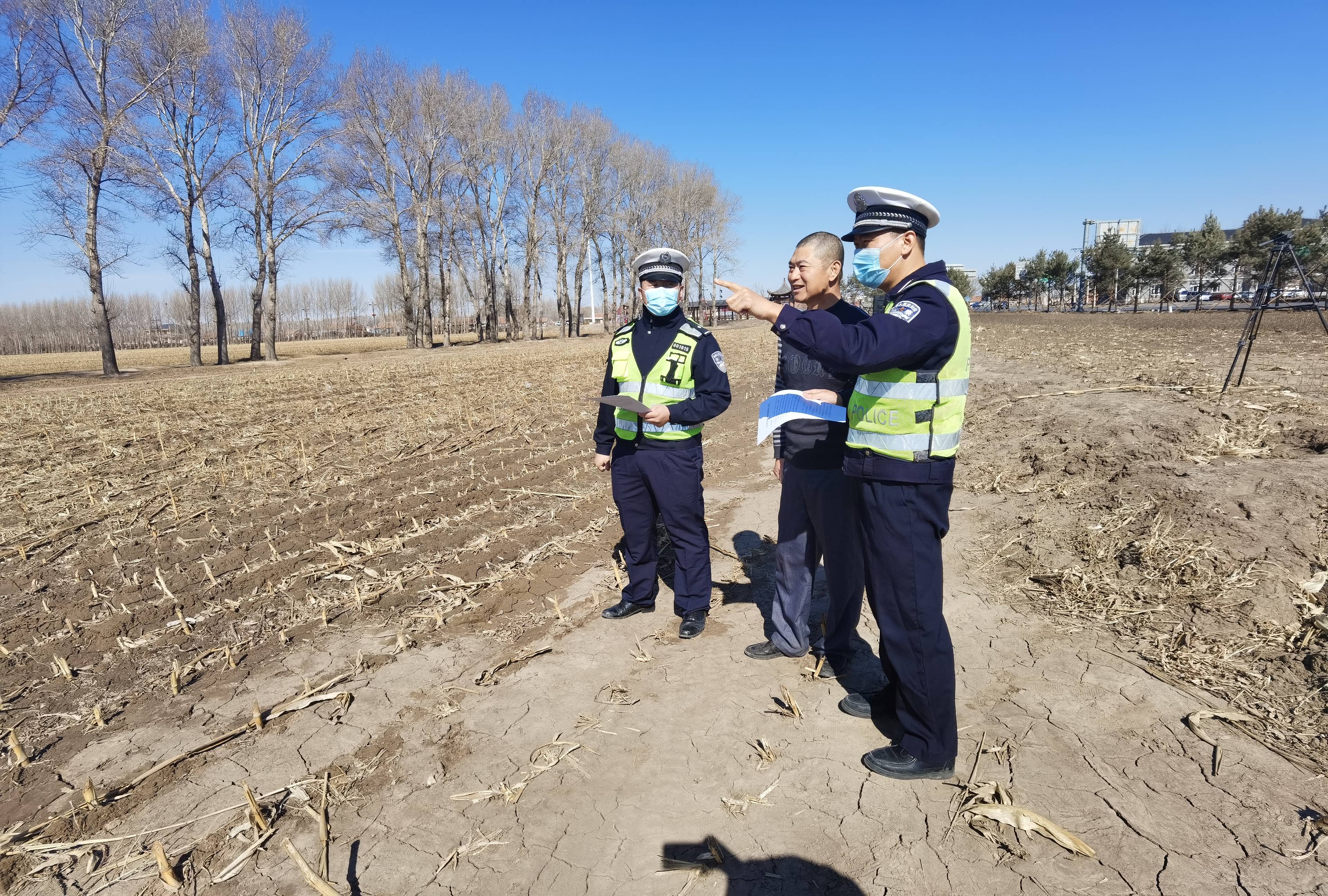 吉林省高速公路公安局双辽分局长岭大队开展“护航春耕”秸秆禁烧宣传教育活动