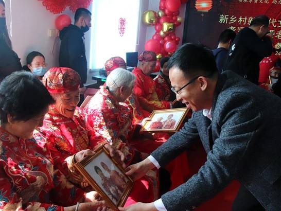 翰章乡新乡村举办新时代文明实践暨孝贤村金婚老人庆典