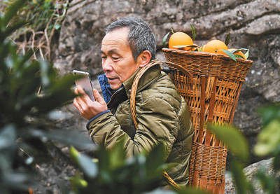 重庆巫山县竹贤乡下庄村党支部书记毛相林 “致富的路还得继续往前蹚！”