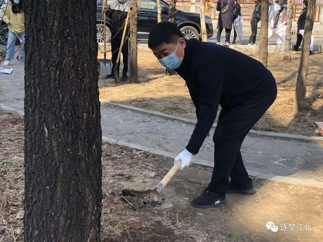 浑江区：深入包保联系点开展环境卫生整治活动
