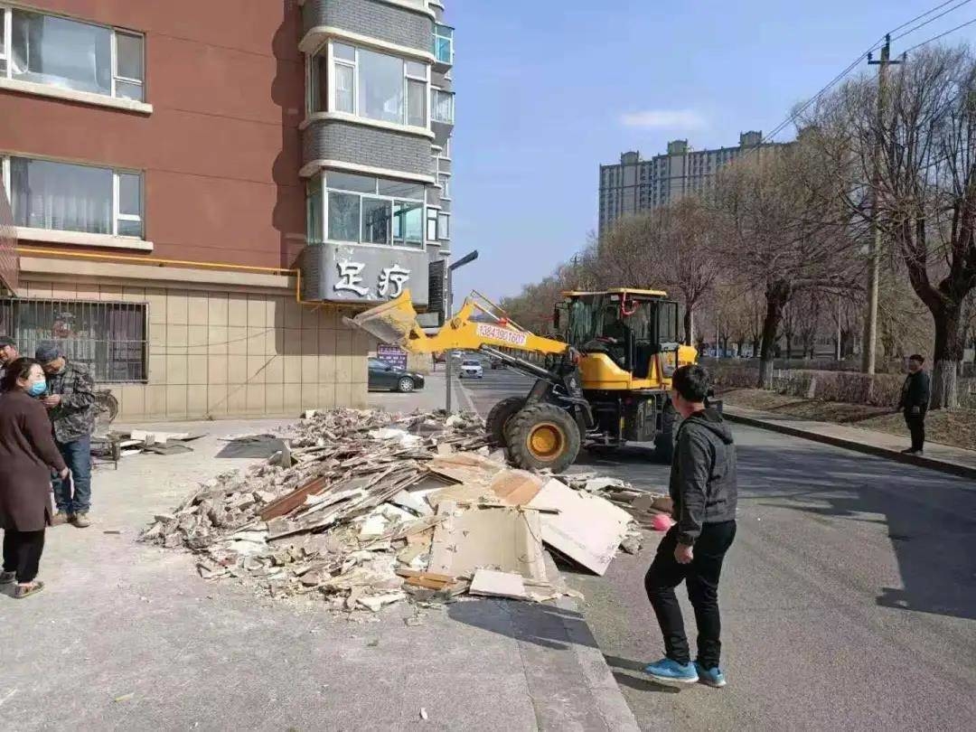 市城管执法局：全面清理建筑垃圾