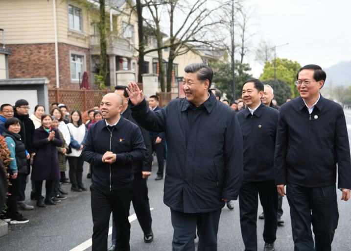 习近平总书记的三张照片