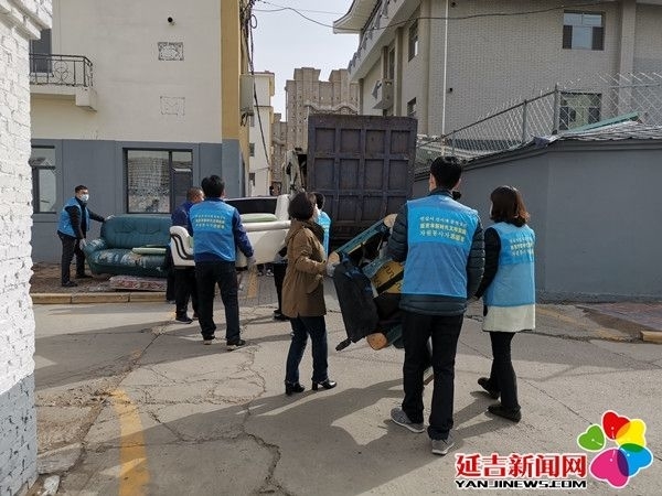 【延吉新时代文明实践】民泰社区新时代文明实践站学习雷锋精神党员先锋在行动