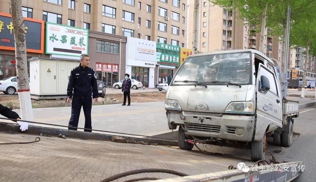 【万警进万家 我为群众办实事】城执大队：集中整治“僵尸车” 还路于民保畅通