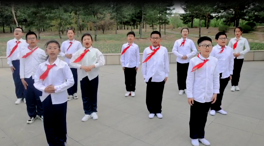 实验小学五年三班李俊涵等《我爱你，我的祖国》