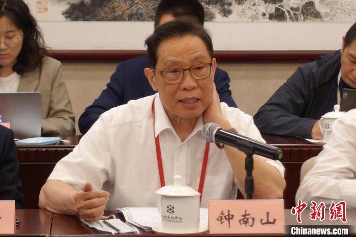 ​钟南山：中国新冠疫苗覆盖率年底可达80%，产能需加强