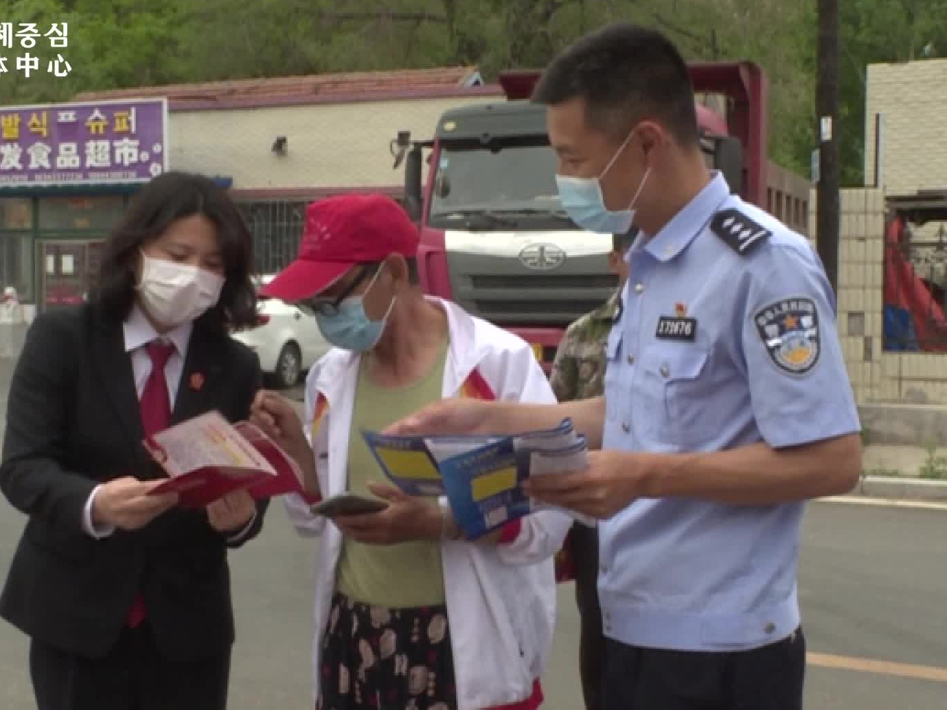 【龙井新闻】市人民法院开展“法官送法进警营暨联合普法宣传”活动