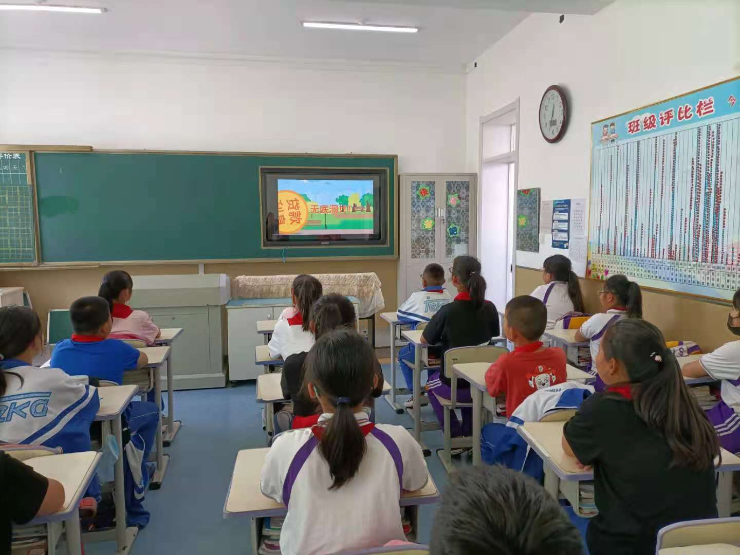 学法用法护小家  防非处非靠大家——龙井市安民小学开展防范非法集资宣传月活动