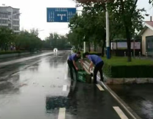 【应急保障】狂风暴雨搞突袭，龙井城管显威力！