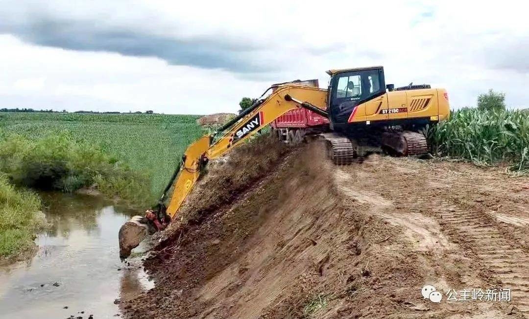 【生态环保】公主岭市八屋镇清理河道垃圾600余立方米