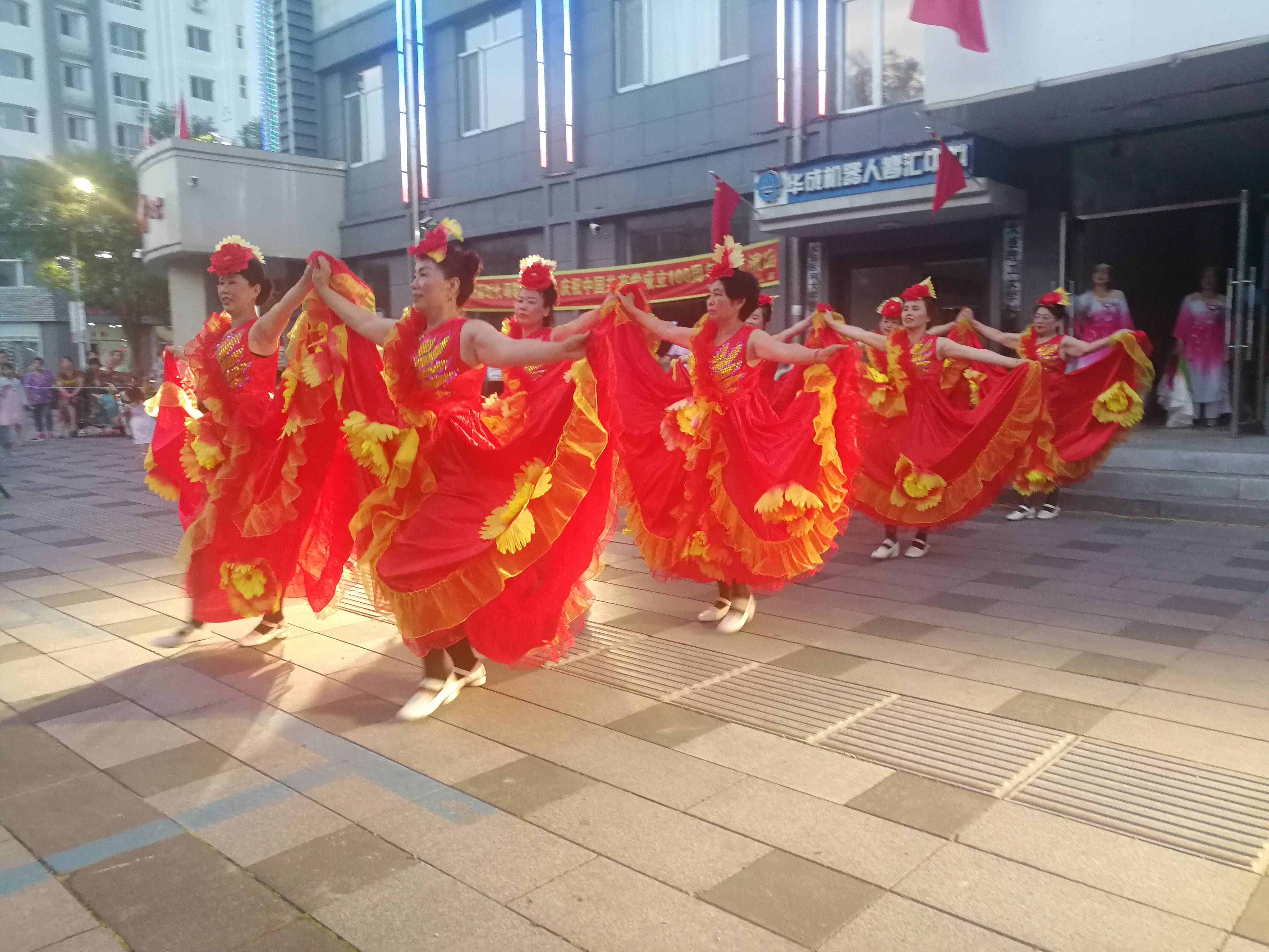集安市黎明街道粮丰社区庆祝中国共产党成立100周年文艺演出