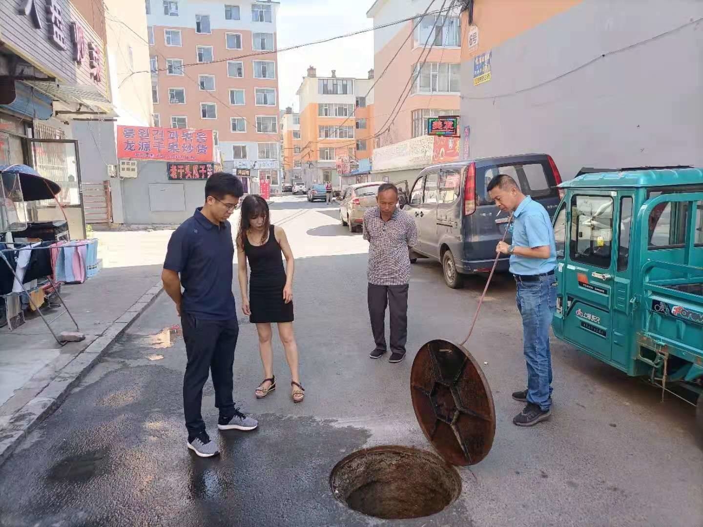 延盛社区联合延吉高新区管委会建设局为辖区居民疏通下水管道