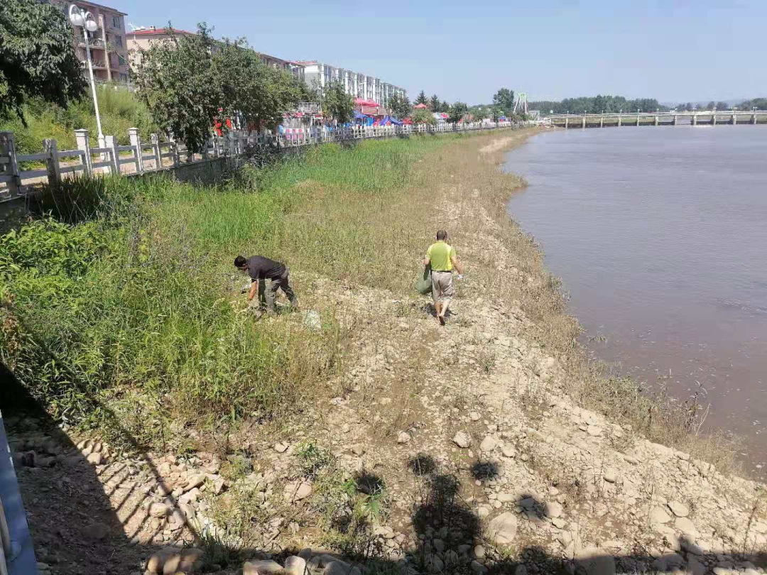 龙井市水利局开展河道垃圾清理行动