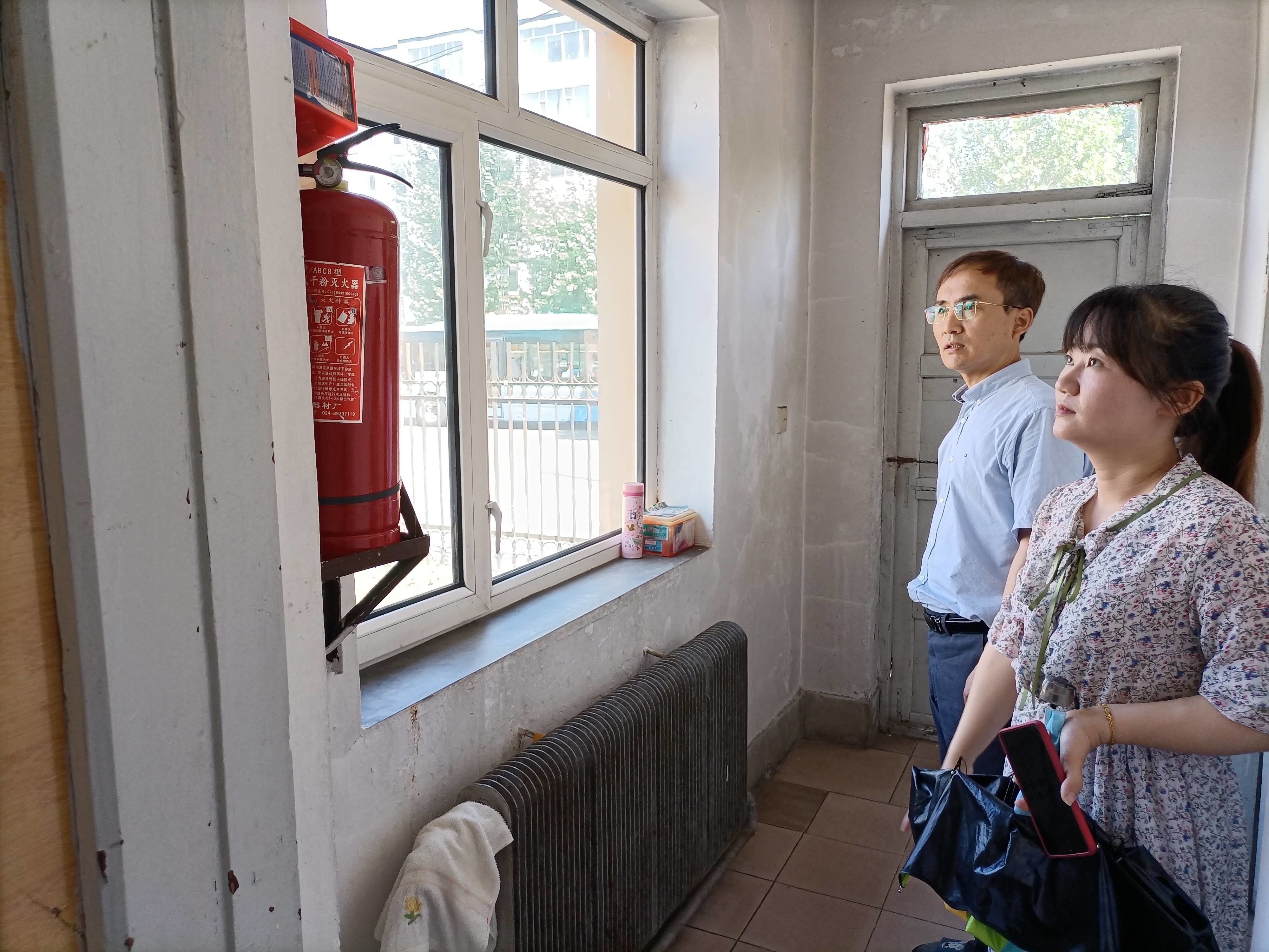 白川社区检查辖区营业场所消防安全