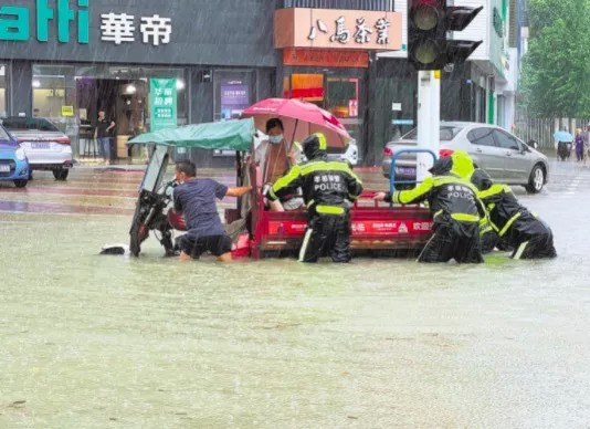 湖北多地遭遇强降雨，随县柳林镇强降雨已致21人遇难、4人失联