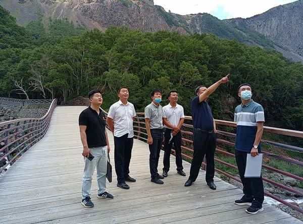 长白山生态环境局联合多部门对长白山北坡进行专项检查