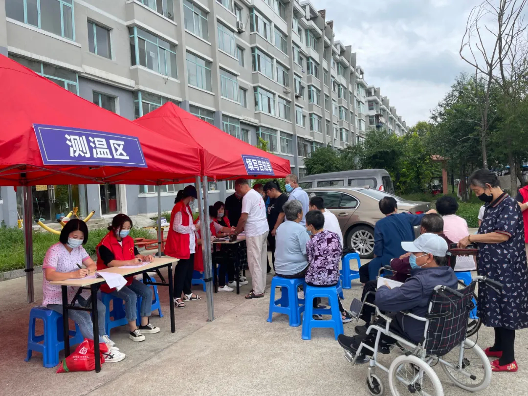 珲春市新安街长安社区设立“家门口”临时接种点 便民服务更贴心