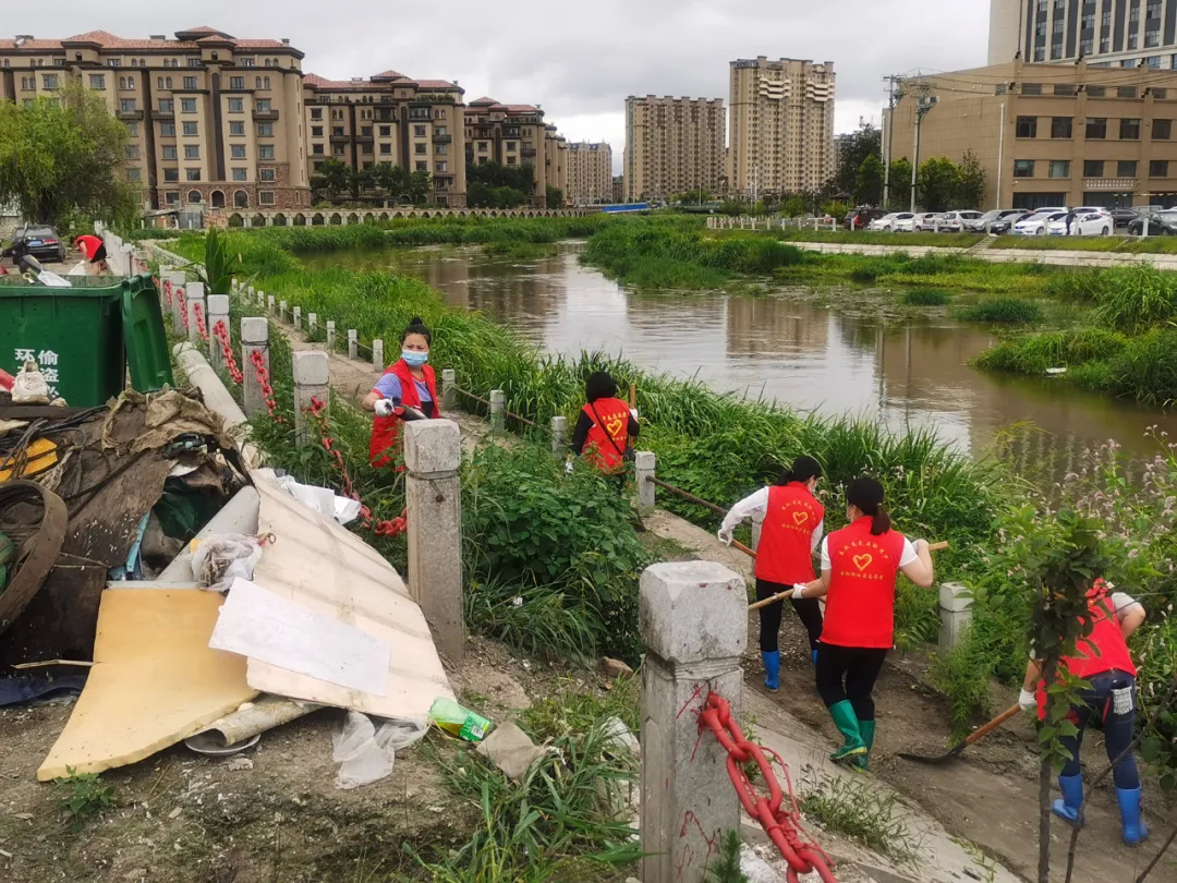 珲春市靖和街道沿河社区：守护绿水青山 库克纳河岸飘起志愿红